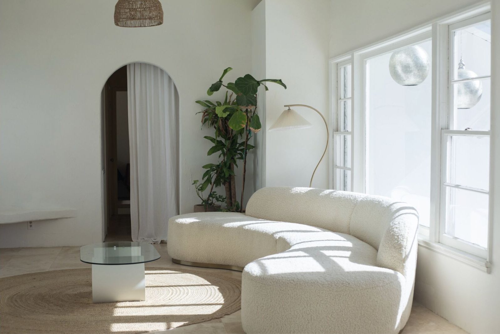 Lounge, 9 AM